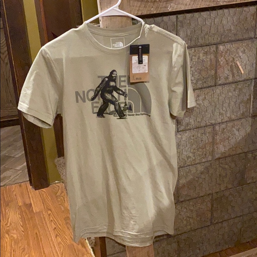 Men’s north face shirt